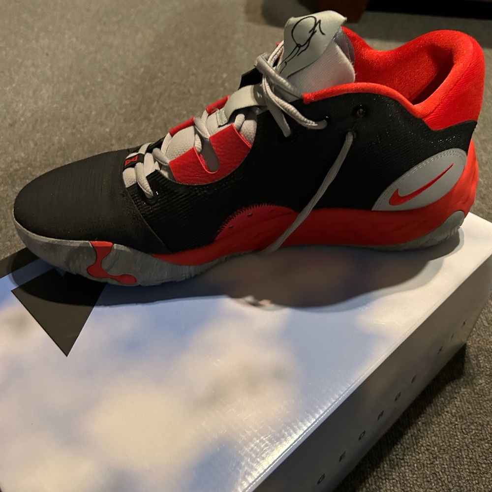 Nike Black and Red PG 5 Basketball Shoes - Picture 4 of 8